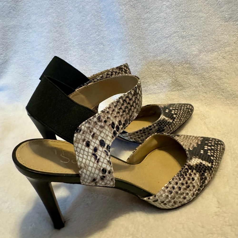 Chic Snakeskin Pattern Heels
